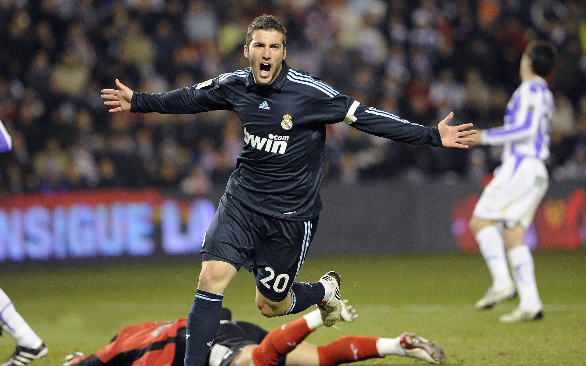 曼联战术调整，期待本赛季再创新辉煌，曼联最新阵型